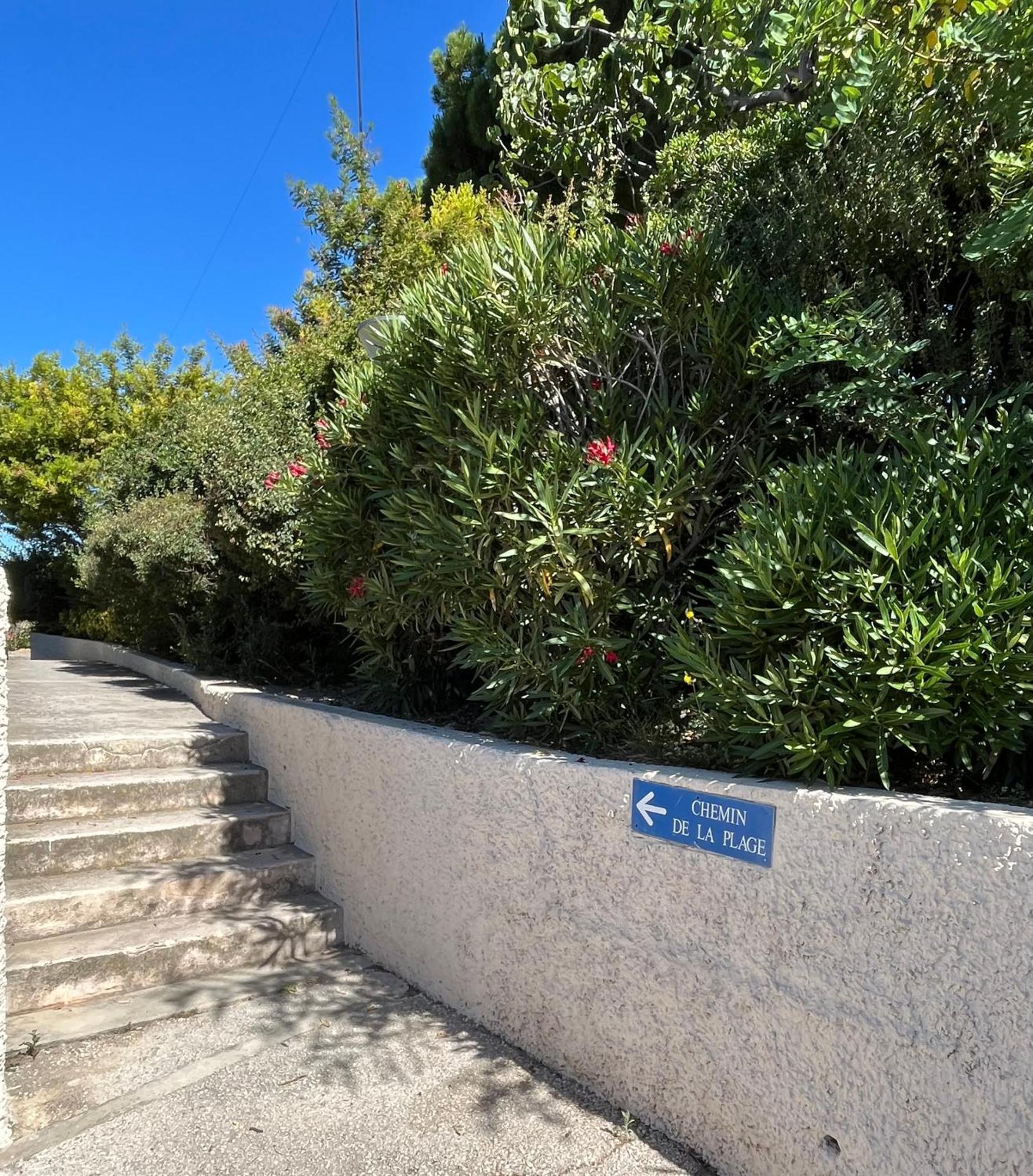 Studio Cosy En Bord De Mer Saint-Cyr-sur-Mer Exterior foto